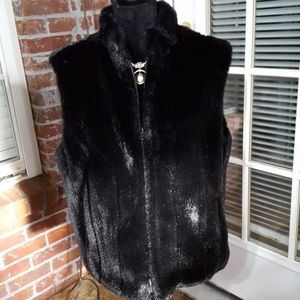 Gallery Company black faux fur vest Fully lined Pockets Zip front size L…EUC